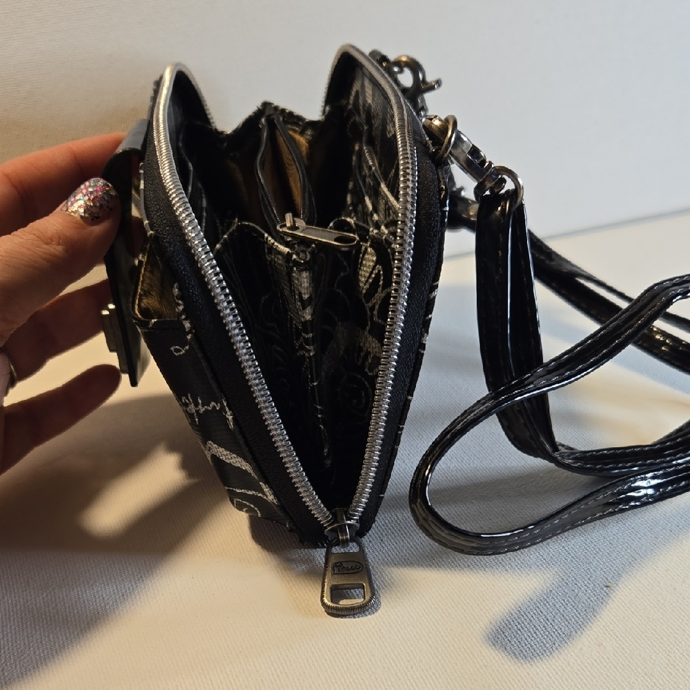 Sakroots Black and White Convertable Crossbody / Wristlet Wallet Bag - Picture 9 of 13
